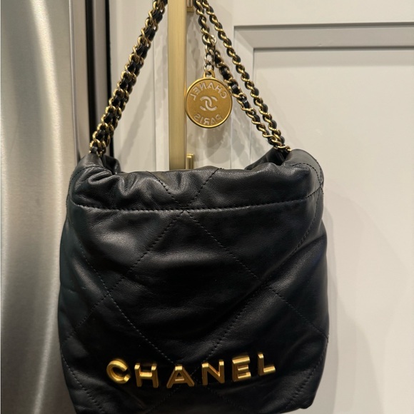 CHANEL 22 Mini Handbag Black - Picture 5 of 7